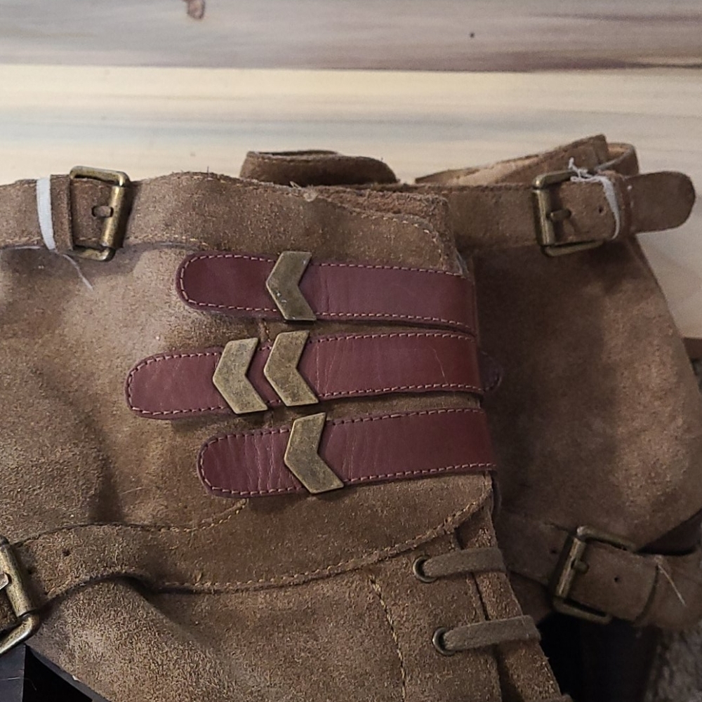 Military style leather booties! - Picture 4 of 9